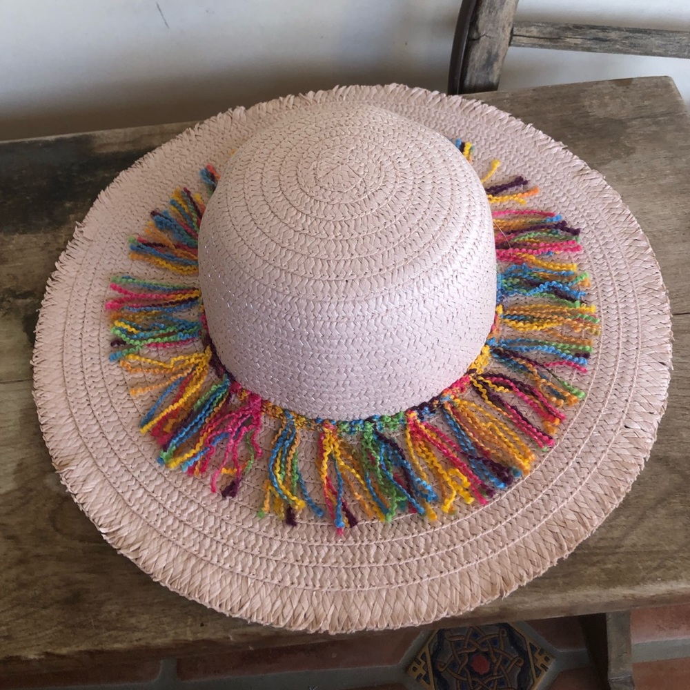 FLOPPY SUMMER🌞Pink Straw HAT w/ Boho Fringe NEW!!